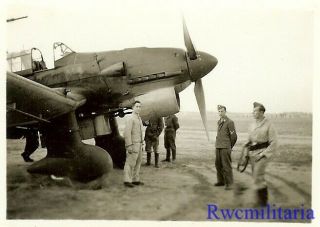 Best Luftwaffe Ground Crewmen On Airfield By Ju - 87 Stuka Dive Bomber