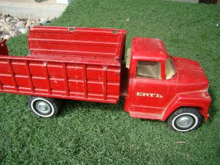 VINTAGE ERTL PRESSED - STEEL INTERNATIONAL HARVESTER STAKE BED TRUCK 2