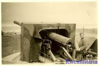 Rare: Wehrmacht Soldier W/ Captured Camo 10.  5cm Coastal Artillery Gun
