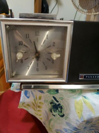 Vintage Panasonic Solid State Am/fm Clock Radio. 2