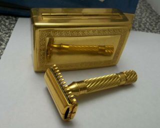 Old Vintage Gillette 1930 ' s Gold Tone Aristocrat Safety Razor Set & Case 2