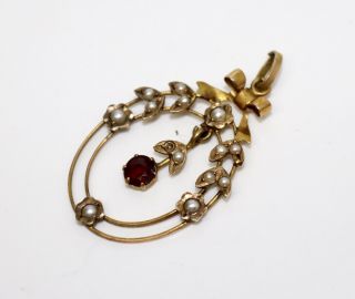 A Lovely Antique Edwardian 9ct Yellow Gold Garnet & Pearl Ribbon Pendant 13480