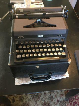 Vintage Royal Quiet Deluxe Typewriter 1950 - 1952 A - 1763786 Black