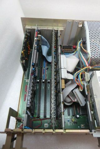 Commodore Amiga 2000 Vintage Computer 3