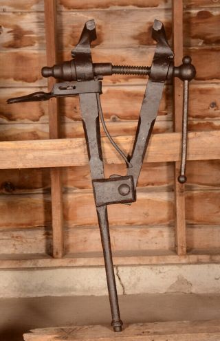 Cleaned Vtg Blacksmith Columbian Post Vise Tool 5 - 3/4 " Jaw 7 - 1/2 " Open 70 Pounds
