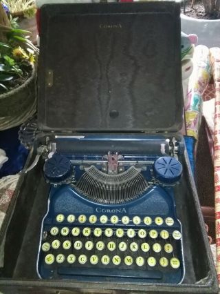 Vintage Corona Typewriter Blue With Case And Case Key