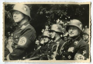 German Wwii Archive Photo: Elite Forces Unit - Officers In Helmets