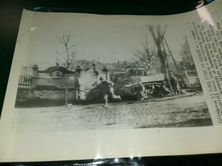 Wwii Ap Wire Photo U.  S Medic Tank,  Troops Fight In Forbach,  Germany Dsp347