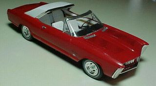 Amt 1965 Buick Riviera " Villa Style Roof " Pro Built Scaled In 1/25