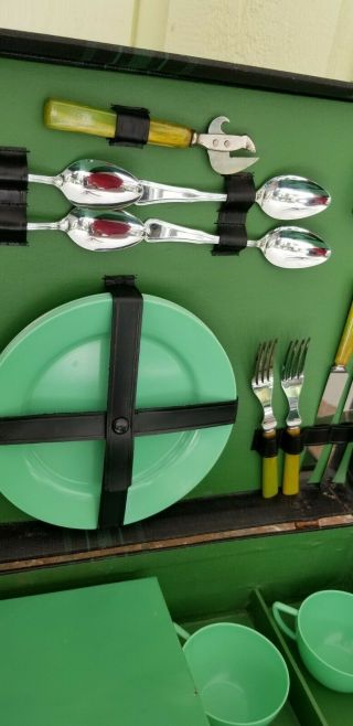 Vintage 1940s Picnic Set Warren Suitcase Green Plates Cups,  Bakelite Flatware 5