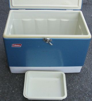 VINTAGE CAMPING COLEMAN COOLER METAL HANDLES BLUE with TRAY 8