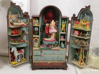 Enesco The Dream Keeper Vintage Victorian Toy Cabinet Action Musical 2