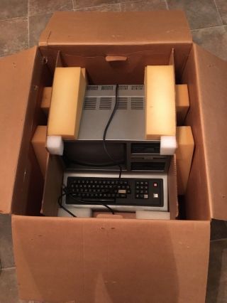 Radio Shack TRS - 80 Model III 3 26 - 1066 Vintage Computer W/ Box SEE 8