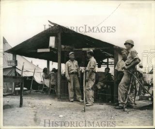 1944 Press Photo Native Police Help Reestablish Order On Newly - Liberated Guam