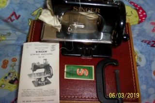 Vintage 1950s Child’s Singer Sewing Machine Model 20 - 10,  Accessories & Case,  VGC 2