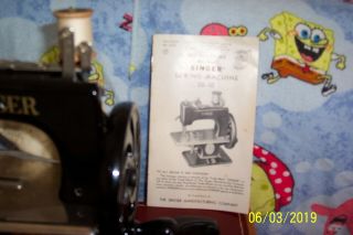 Vintage 1950s Child’s Singer Sewing Machine Model 20 - 10,  Accessories & Case,  VGC 4