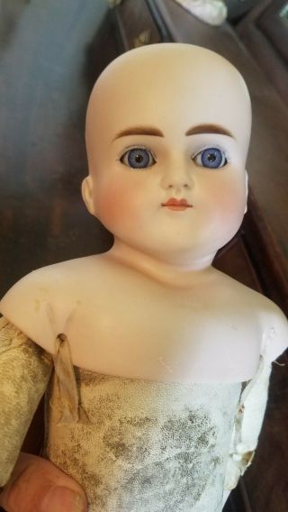 ANTIQUE SHOULDER TURNED HEAD DOLL POUTY,  CLOSED MOUTH GERMAN BISQUE ABG c.  1885 3