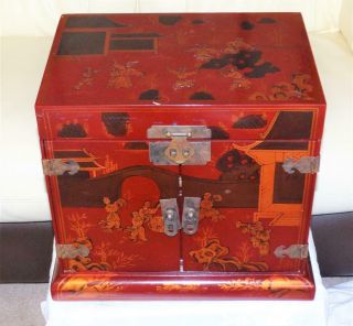 VINTAGE CHINESE LACQUERED CABINET / JEWELRY BOX,  HAND PAINTED,  BRASS FITTINGS. 2