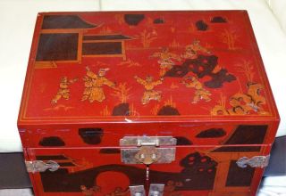 VINTAGE CHINESE LACQUERED CABINET / JEWELRY BOX,  HAND PAINTED,  BRASS FITTINGS. 3