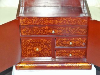 VINTAGE CHINESE LACQUERED CABINET / JEWELRY BOX,  HAND PAINTED,  BRASS FITTINGS. 7