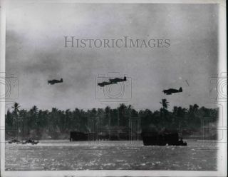 1943 Press Photo American Gis Invading Makin In Philippines