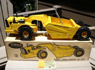 Vintage 1970 Mighty Tonka 3935 Scraper Earth Mover & Look Book Nos