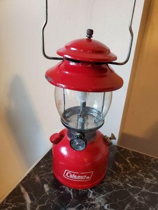 Vintage Coleman Red Single Mantle Lantern Model 200a Pyrex Glass Globe 1979