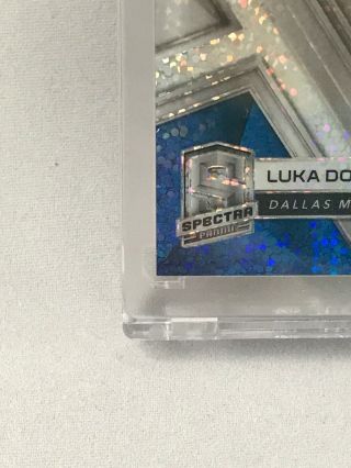 LUKA DONCIC 2018 - 19 SPECTRA BASKETBALL WHITE SPARKLE RARE SSP PARALLEL CASE HIT 3