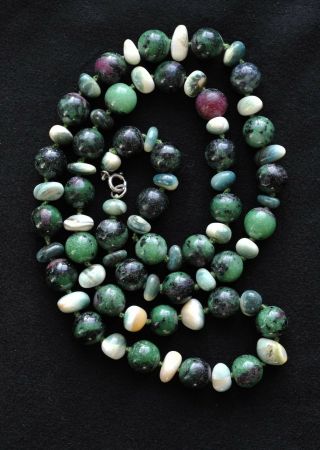Vintage Necklace Of Ruby In Zoisite Beads W/peacock Shell Spacers