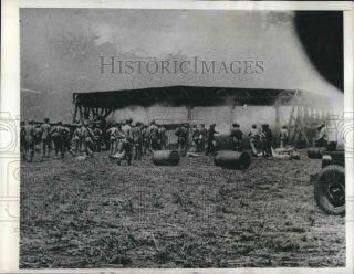 1942 Press Photo World War Ii - American Marines On Guadalcanal Island