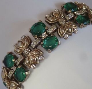 Vintage Trifari Gold Plate Emerald Green Crystal Rhinestone Bracelet