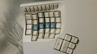 Vintage Kinesis Professional Ergonomic Keyboard 5 Pin 1995 with box 3