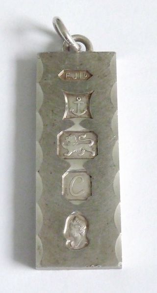 A Vintage 1977 Birmingham Hallmarked Silver Jubilee Ingot Pendant 29.  6g