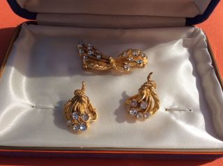 VTG jewels by Crown Trifari 10k Gold Plated Rhinestones earrings pin brooch Set 4
