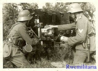 At Ready Wehrmacht Crew Manning Leig.  18 7.  5cm Inf Howitzer Gun