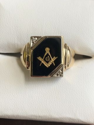 Vintage 1950s 10k Yellow Gold Black Onyx Masonic Ring - Size 12.  25