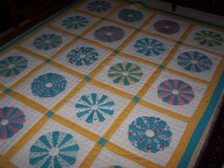 Vintage Handmade Hand Sewn Dresden Plate Quilt Turquoise White Yellow 72 " X 90 "