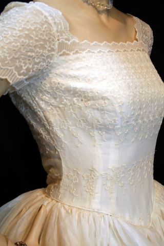 XS Vtg 1950s Prom Gown Cream Embroidered Sheer Organza Satin 50s Wedding Dress 6
