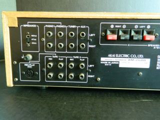 VINTAGE AKAI STEREO AMPLIFIER,  AM - 2600.  BRUSHED ALUMINUM FACE 8
