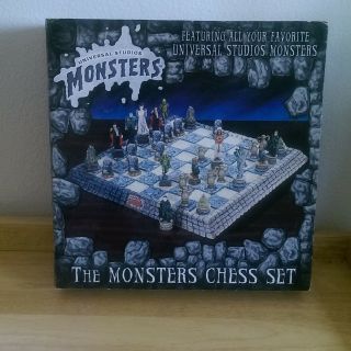 Universal Studios Monsters Vintage Chess Set Rare Must Have