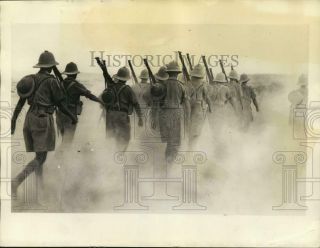 1941 Press Photo Soldiers Kick Up Sand Cloud During March Through African Desert