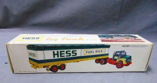 Vintage 1976 Hess Oil & Gas Company Collectible Semi - Trailer Truck