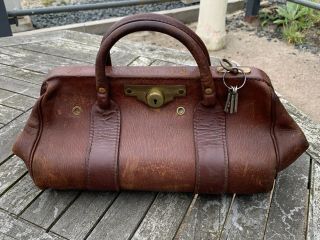 Rare Vintage Leather Gladstone Bag Stamped Er With Keys 2 Available