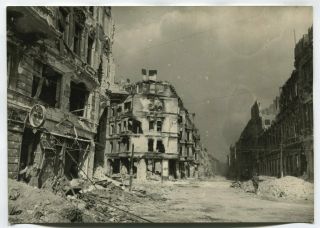 Wwii Large Size Press Photo: Ruined Berlin Street View,  May 1945