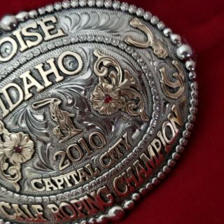 VINTAGE TROPHY RODEO BUCKLE 2010 BOISE IDAHO CALF ROPING CHAMPION Signed 527 6