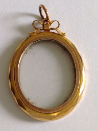 Fine Victorian 9ct Gold Oval Double Glazed Pendant Locket