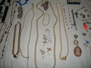 vintage jewelry,  necklaces,  watches,  ear studs,  etc.  1 ct dia.  unmntd w/14 kt band 7