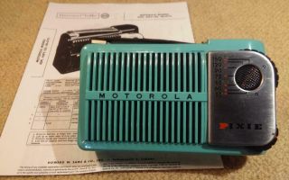 Vintage Motorola Pixie Model 45p5 Small Portable Tube Radio