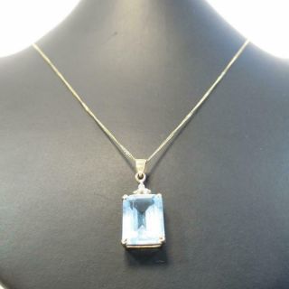 Vintage Aquamarine Pendant with 9ct Yellow Gold Fine Chain Necklace,  Stamped 375 2