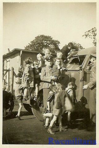 Rare: German Elite Soldier Posed W/ Kids By Stopped Lkw Truck; 1942